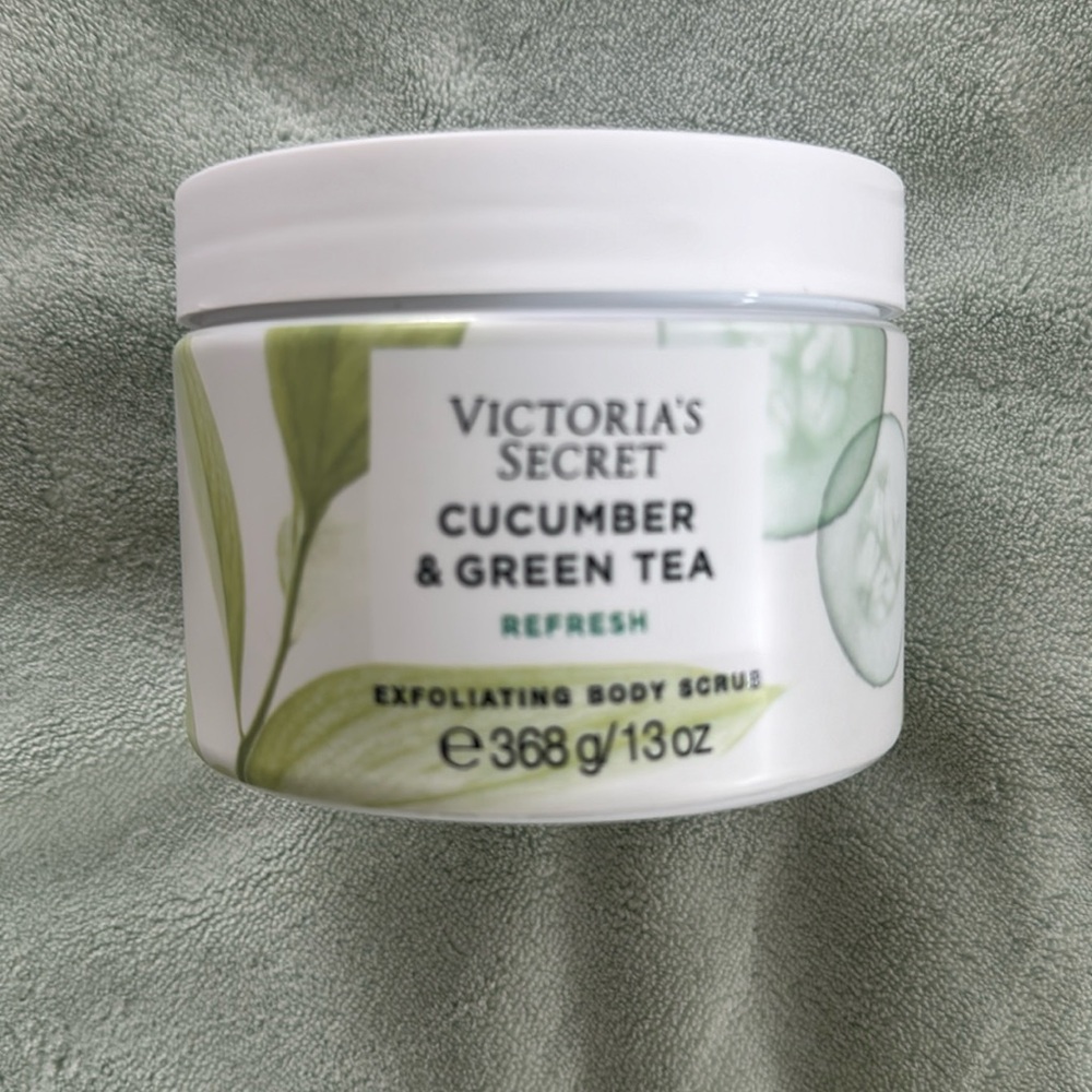 New Victoria’s Secret REFRESH Body Scrub